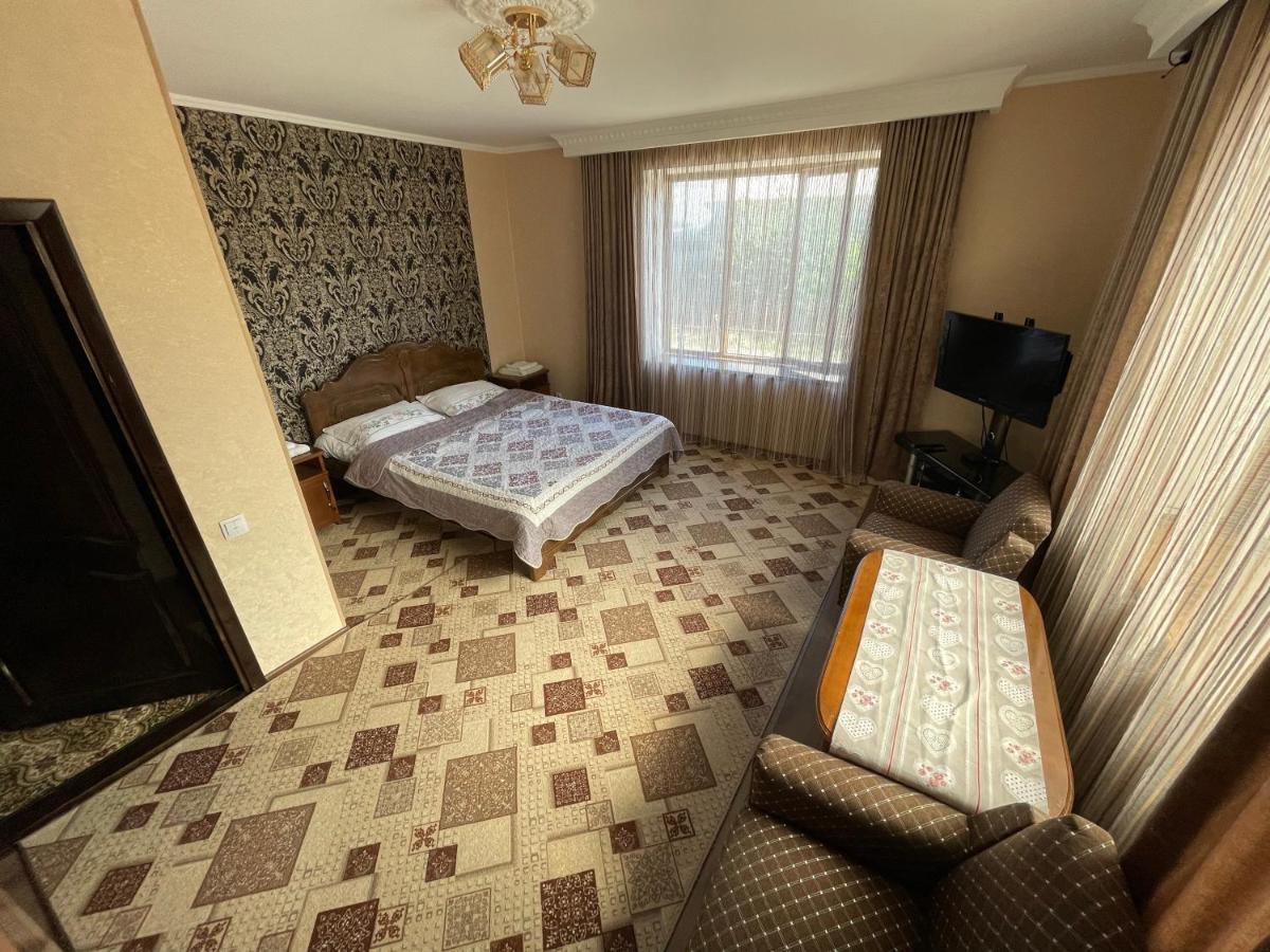 Guest House Eles Каракол Экстерьер фото