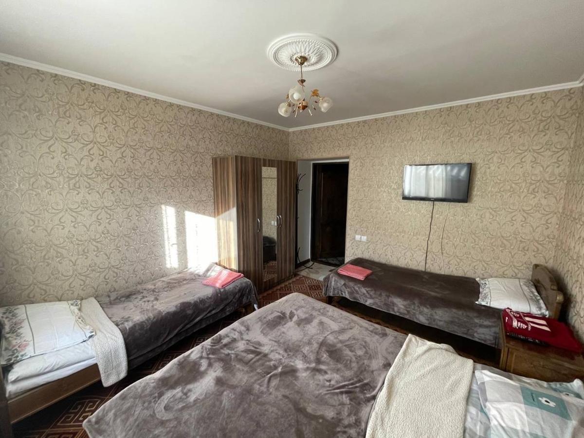 Guest House Eles Каракол Экстерьер фото